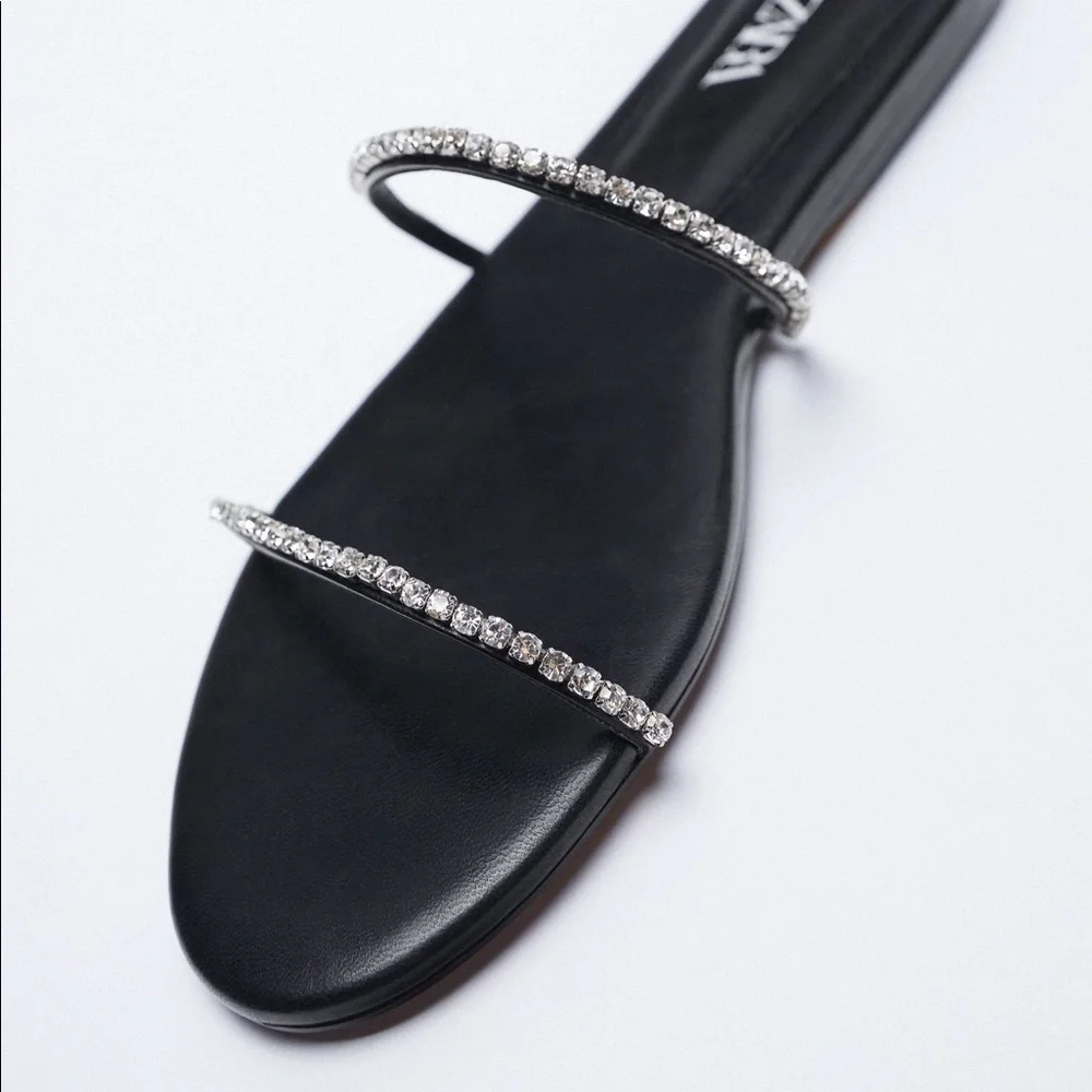 NWT. Zara Black Low Heeled Sandals. Size 8. - Picture 5 of 8